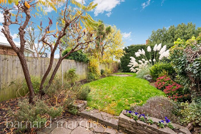 1 Bedroom Flat To Rent In Parklands, Berrylands, Surbiton, KT5