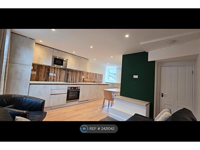 2 Bedroom Flat To Rent In Harrogate Road, Leeds, LS7