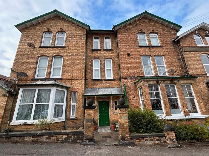 3 Bedroom Flat For Sale In Springhill Road, Scarborough, YO12