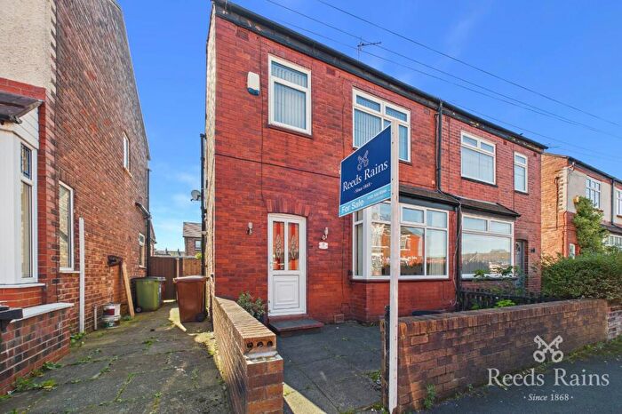 3 Bedroom Semi Detached House For Sale In Westbourne Grove, Stockport, Greater Manchester, SK5
