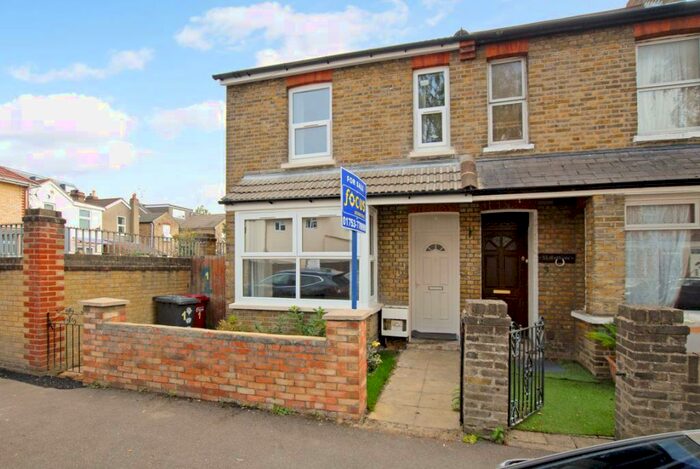 3 Bedroom House To Rent In College Avenue, SL1