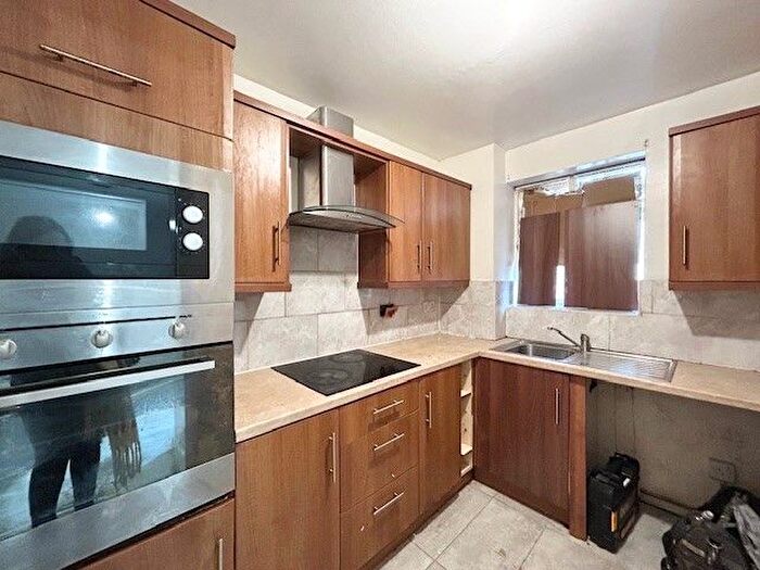 2 Bedroom Flat To Rent In Chantress Close, Dagenham, RM10