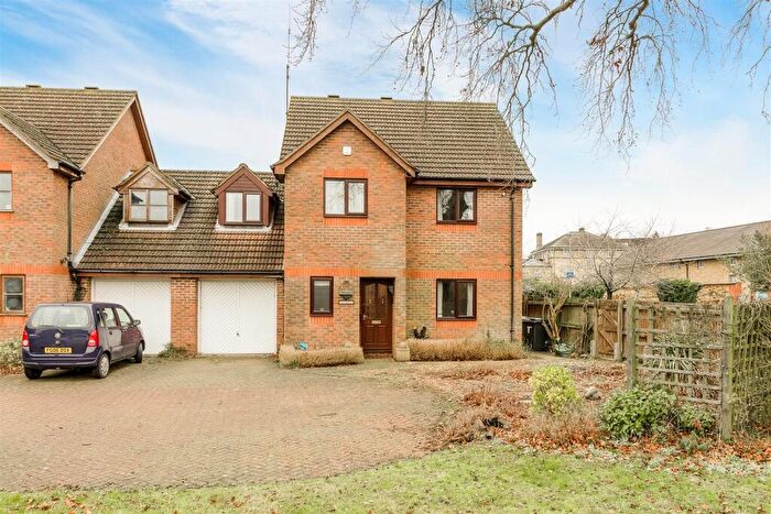 4 Bedroom Link Detached House For Sale In Pippin Close, Wellingborough, NN8