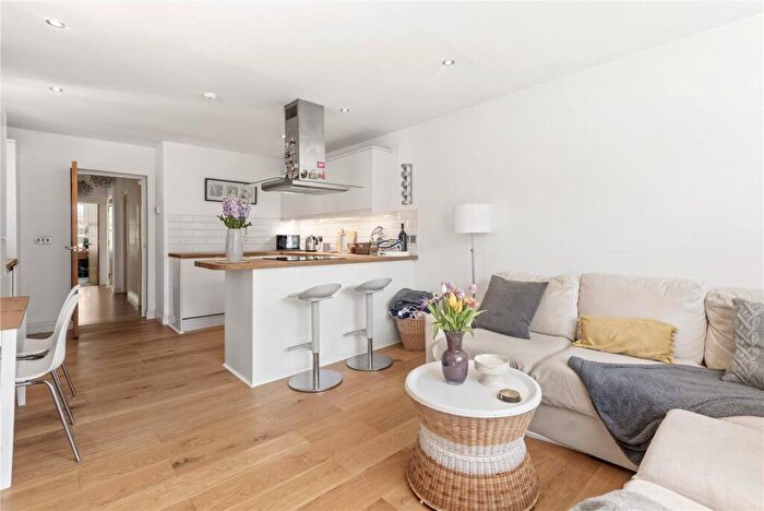 2 Bedroom Apartment For Sale In Cavendish Road, SW12
