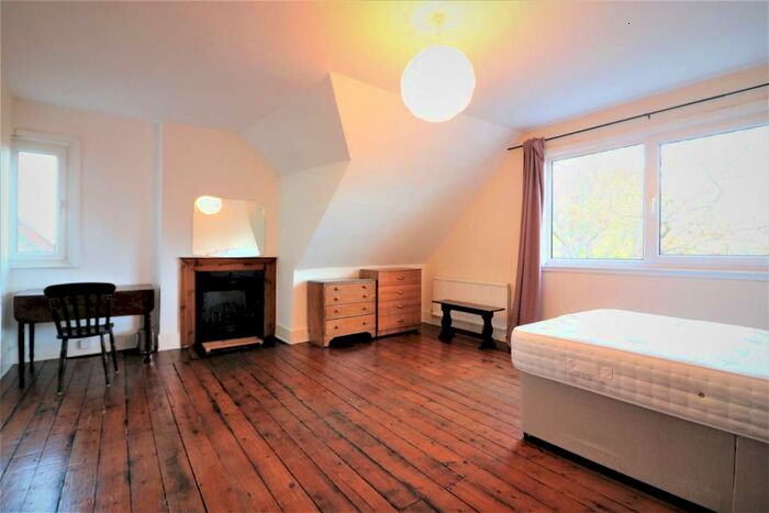 2 Bedroom Apartment To Rent In Glenluce Road, London, SE3