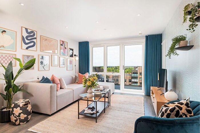 1 Bedroom Flat For Sale In South Oxhey Central, Watford, WD19