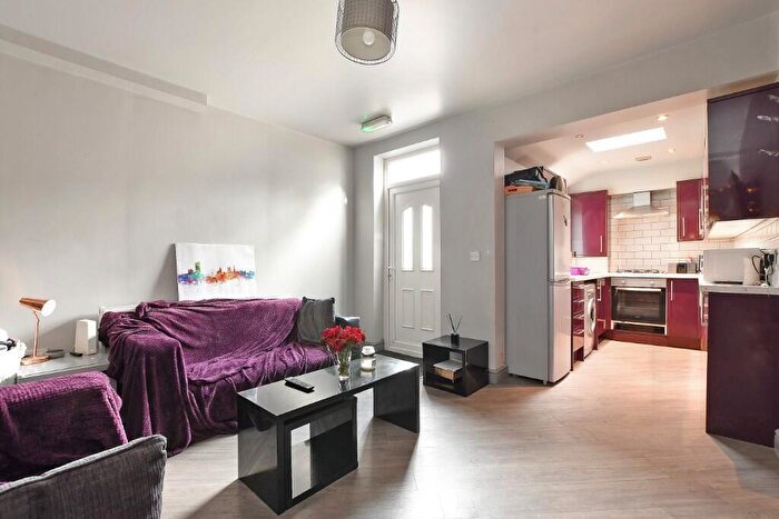 4 Bedroom House To Rent In South View Road, Sheffield, S7