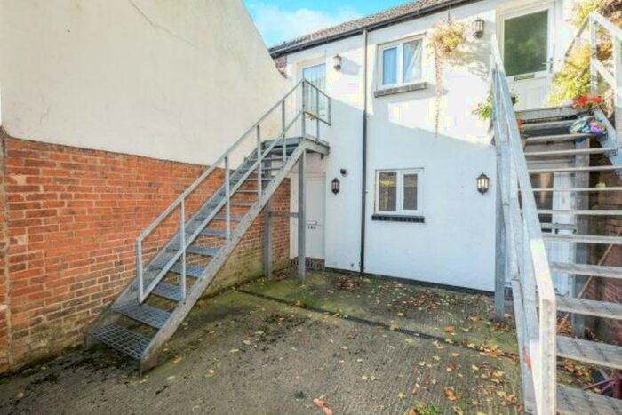 2 Bedroom Flat To Rent In Union Street, Retford, Nottinghamshire, DN22