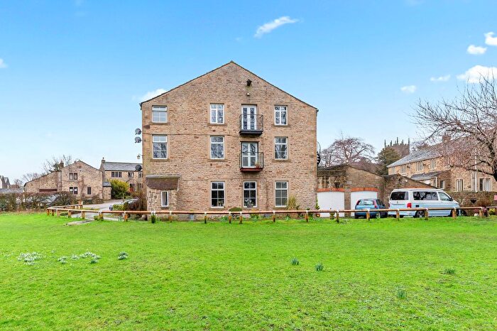 2 Bedroom Flat For Sale In Gargrave, Skipton, North Yorkshire, BD23