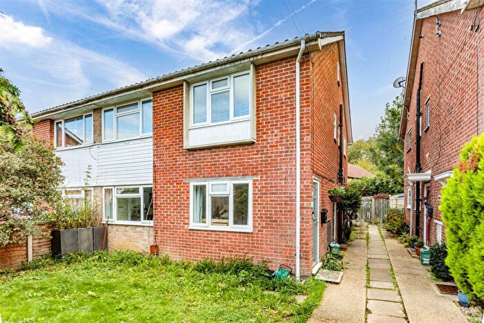 2 Bedroom Maisonette For Sale In Sandy Road, Addlestone, KT15