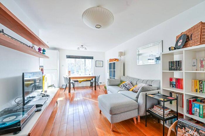 2 Bedroom Flat To Rent In Goodwin Close, Rotherhithe, London, SE16