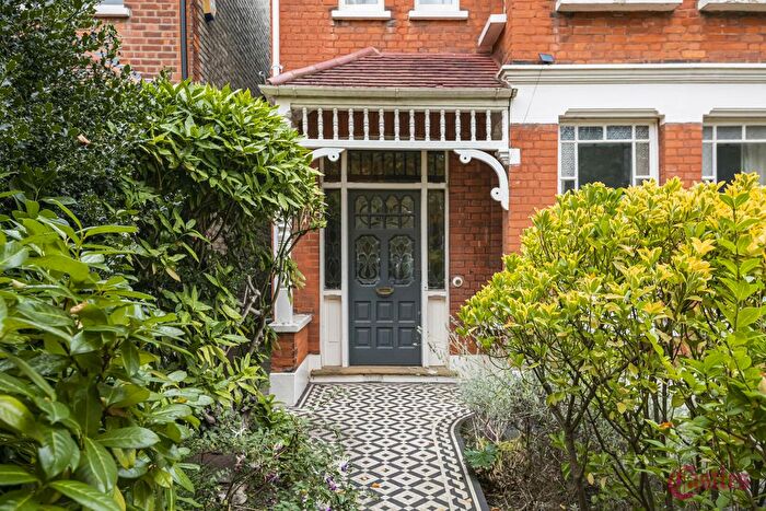 4 Bedroom End Of Terrace House For Sale In Warner Road, N8