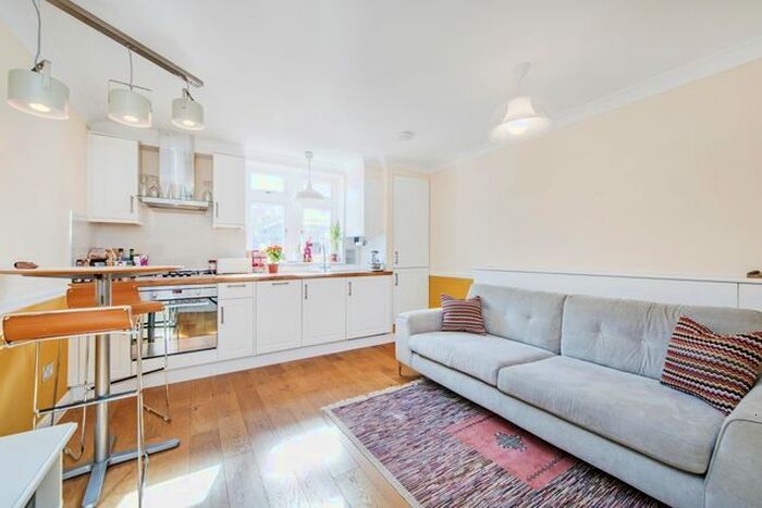 2 Bedroom Flat To Rent In Orsett Terrace, Bayswater, London, W2