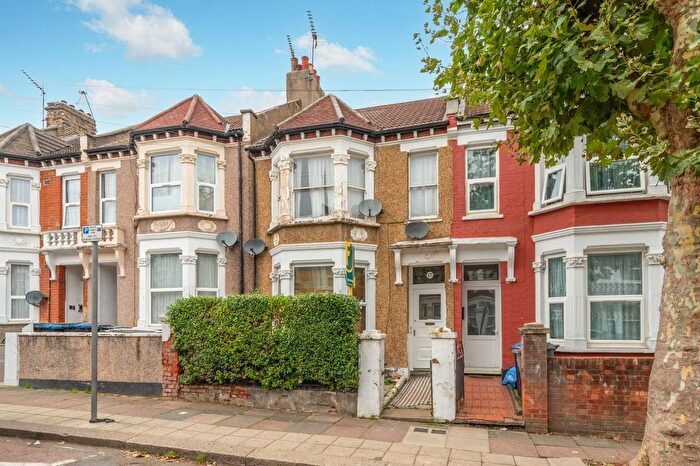 2 Bedroom Flat For Sale In Tunley Road, Harlesden, London, NW10