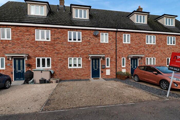 3 Bedroom Terraced House For Sale In Elm Road, Stonehouse, GL10