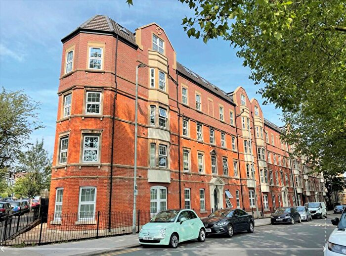 3 Bedroom Flat To Rent In Tottenham Lane, London, N8