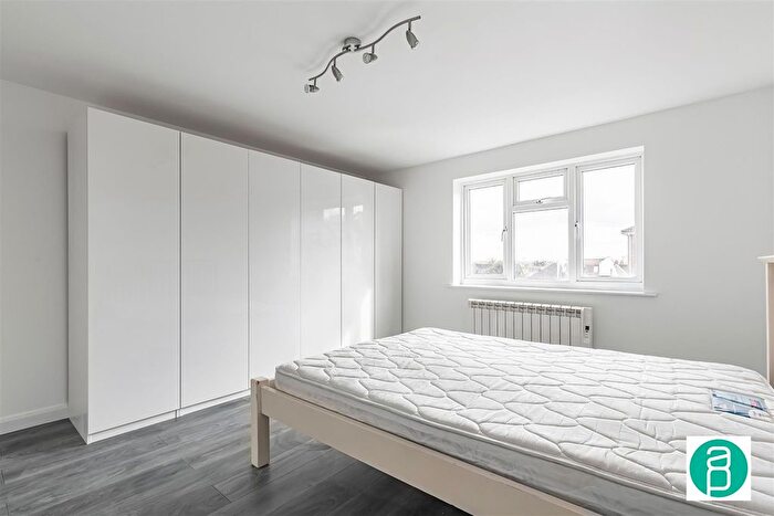 2 Bedroom Flat To Rent In Worple Road, Wimbledon, SW20