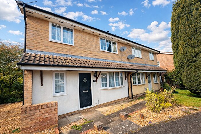 2 Bedroom End Of Terrace House To Rent In Rochford Drive, Luton, Bedfordshire, LU2