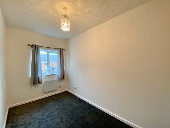 2 Bedroom End Of Terrace House To Rent In Lupin Walk, Aylesbury, HP21
