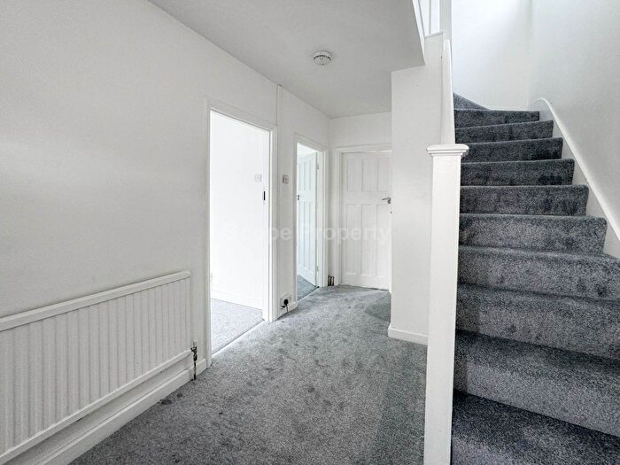 3 Bedroom Semi-Detached House To Rent In Wokingham Road, Reading, RG6