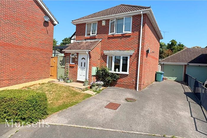 3 Bedroom Detached House For Sale In Sundew Road, Broadstone, BH18