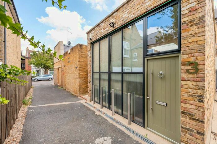 2 Bedroom End Of Terrace House To Rent In Chestnut Mews, Richmond, London, SW14
