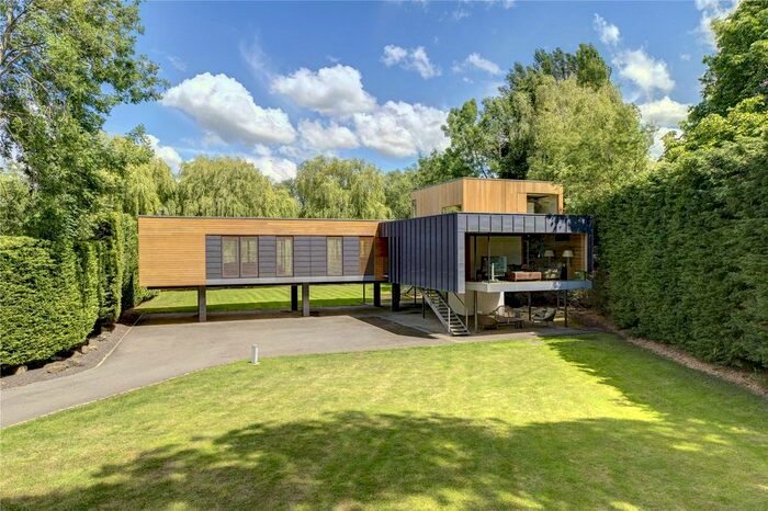 4 Bedroom Detached House For Sale In Loddon Drive, Wargrave, RG10