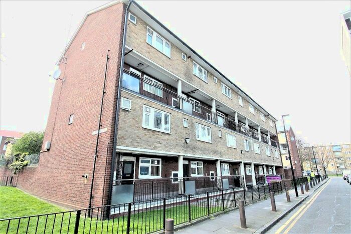 3 Bedroom Maisonette To Rent In Roberta Street, Bethnal Green, London, E2
