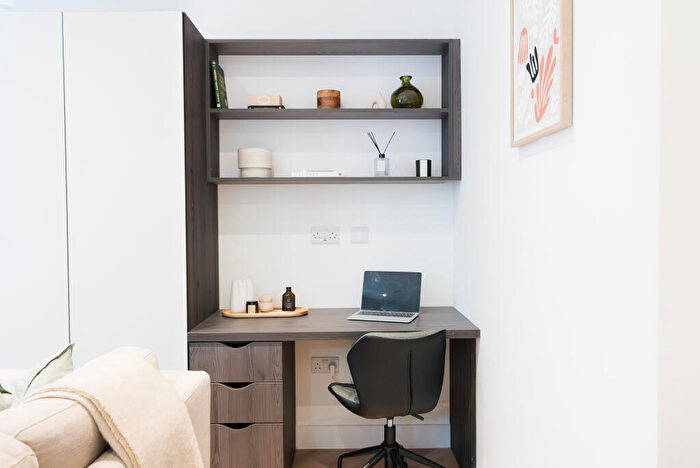 Apartment To Rent In Apt, Churchill House Residence #, LG06