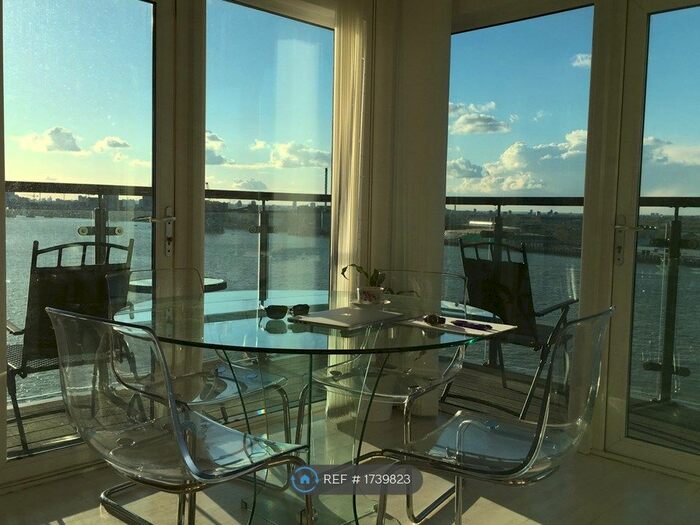 2 Bedroom Flat To Rent In Mast Quay, London, SE18