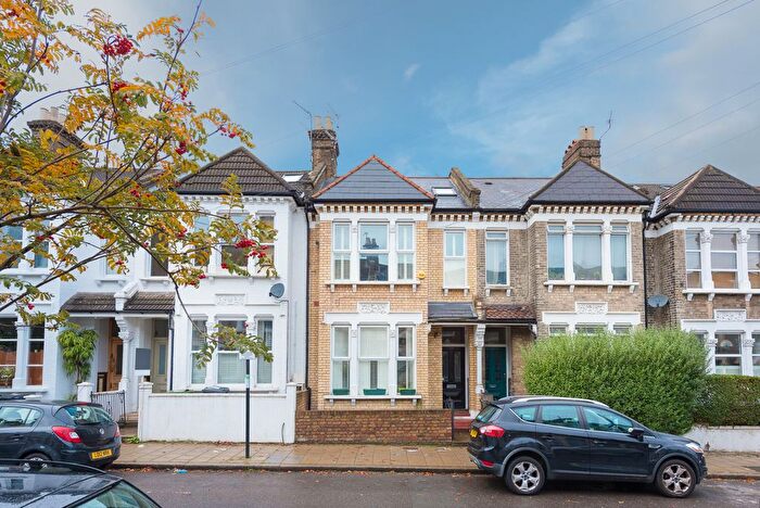 2 Bedroom Flat For Sale In Leander Road, London, SW2