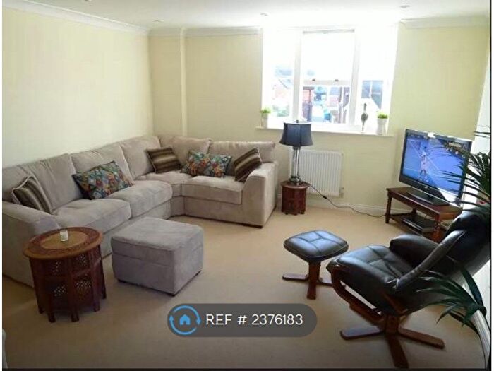2 Bedroom Flat To Rent In Church Road, Leatherhead, KT22