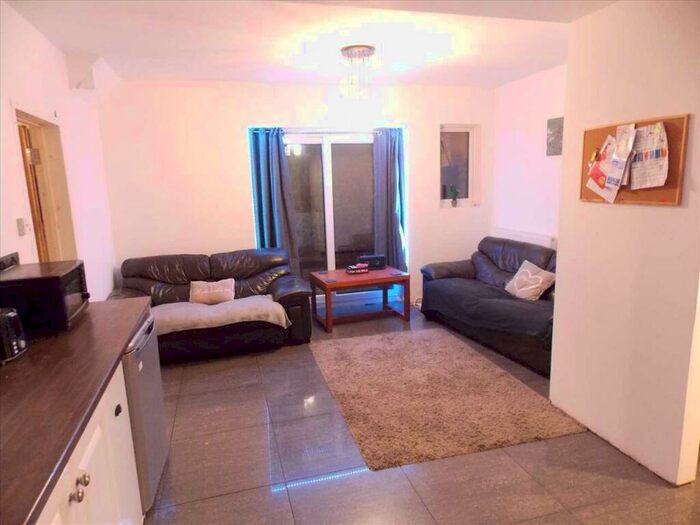5 Bedroom Detached House To Rent In Frederica Road, Winton, Bournemouth, BH9