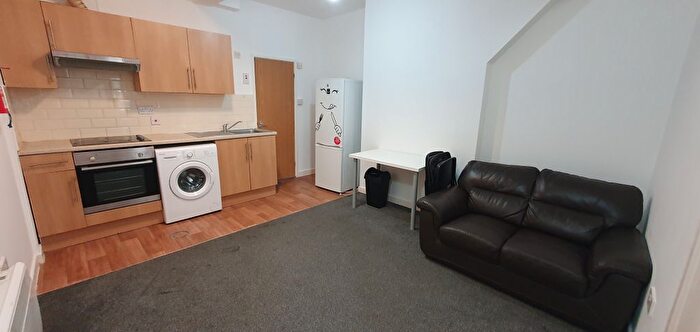 2 Bedroom Flat To Rent In Bed Flat -, West Luton Place, Adamsdown, CF24