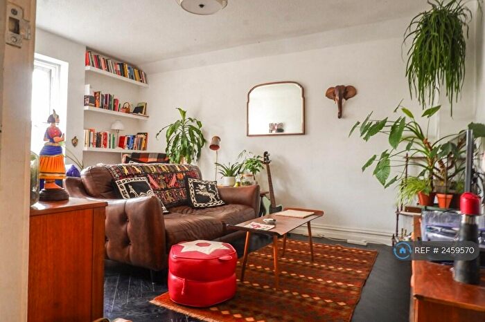 1 Bedroom Flat To Rent In Victoria Park Court, London, E9