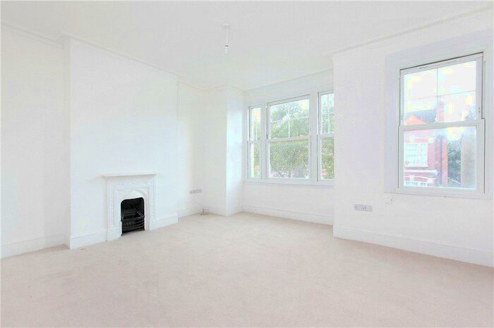 2 Bedroom Flat To Rent In Midmoor Road, Clapham South, London, SW12