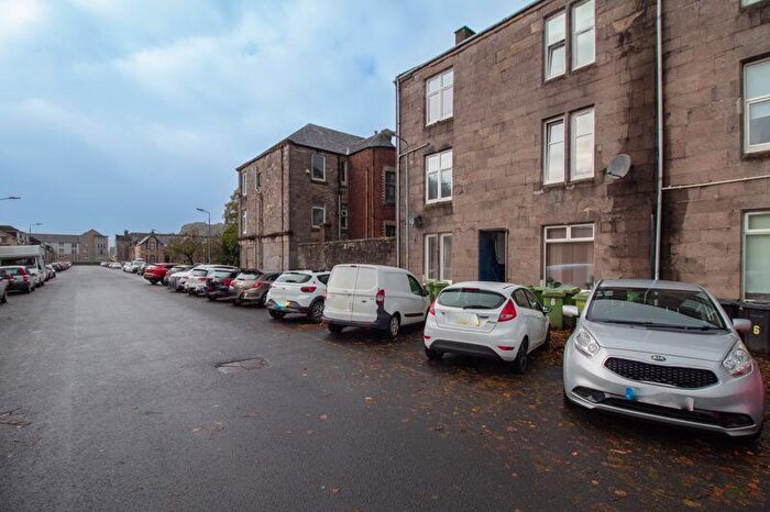 1 Bedroom Flat To Rent In Bruce Street, Dumbarton, G82