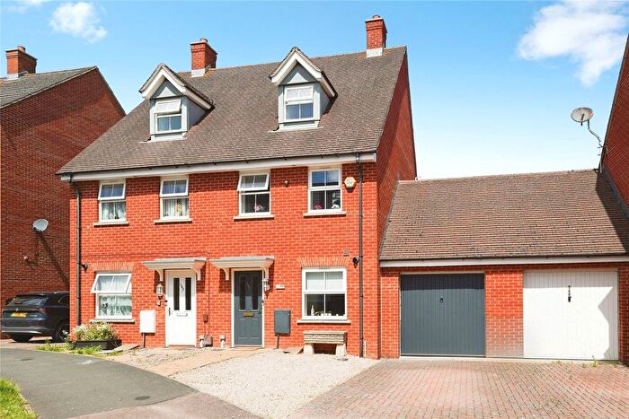 3 Bedroom Semi-Detached House For Sale In Thatcham Avenue, Kingsway, Gloucester, GL2
