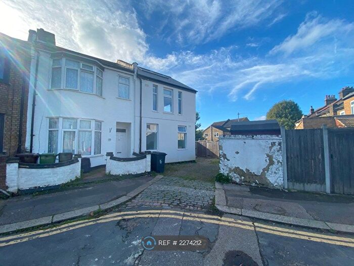 2 Bedroom Flat To Rent In Myrtle Road, Walthamstow, London, E17