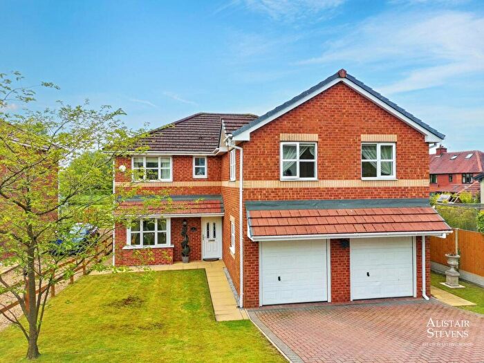 4 Bedroom Detached House For Sale In Highthorne Green, Royton, OL2