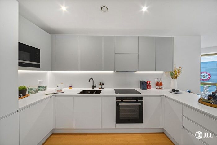 2 Bedroom Flat To Rent In Lily House, Capital Interchange Way Brentford, TW8