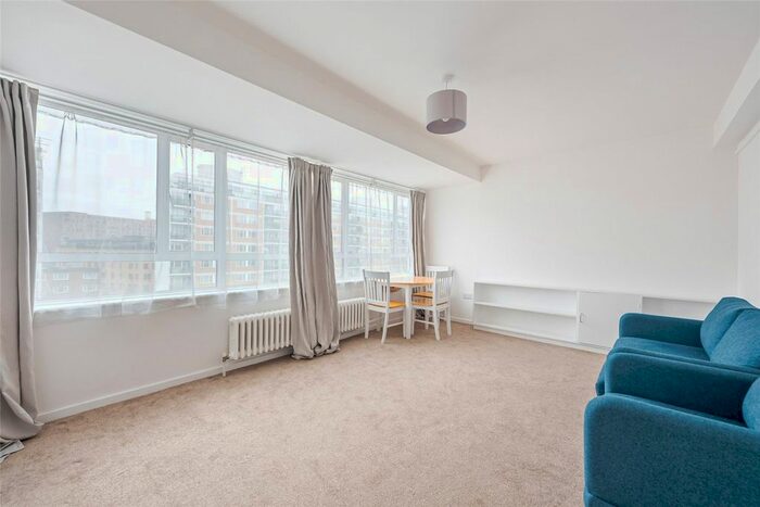 2 Bedroom Flat To Rent In Churchill Gardens, London, Uk, SW1V