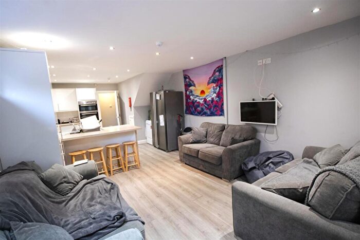 6 Bedroom House To Rent In Heeley Road, Selly Oak, Birmingham, West Midlands, B29