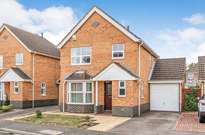 3 Bedroom Detached House For Sale In Tintern Abbey, Bedford, MK41