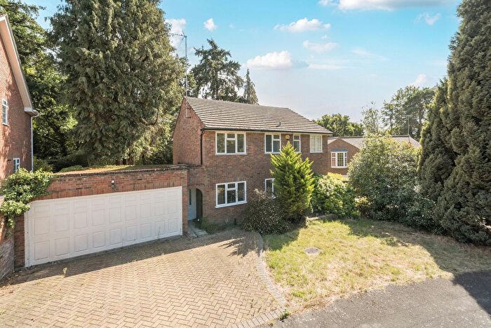 4 Bedroom Detached House For Sale In Broomcroft Close, Pyrford, GU22