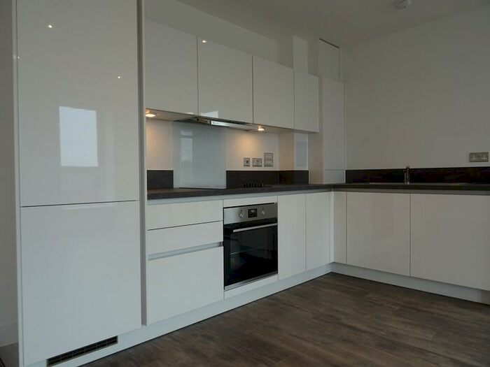 2 Bedroom Flat To Rent In Corys Road, Rochester, Kent., ME1