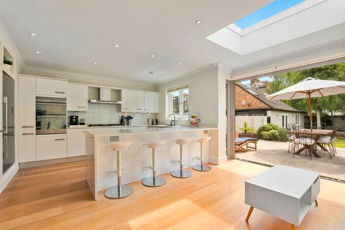 4 Bedroom Semi-Detached House To Rent In Kelross Road, London, N5