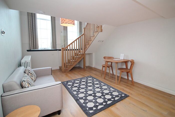 1 Bedroom Flat To Rent In Flat, Mcdonald Road, Broughton, Edinburgh, EH7