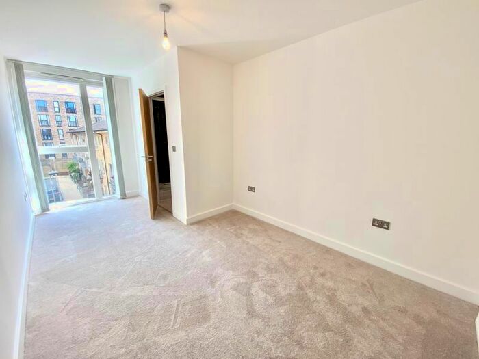 3 Bedroom Flat To Rent In Union Mill Apartments, Samuel Street, London, E8