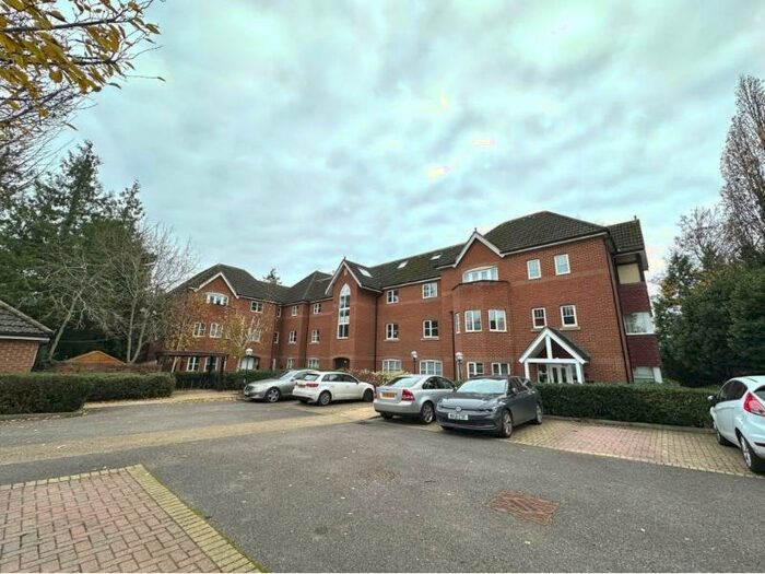 2 Bedroom Flat To Rent In Greycoat Court, Reading, Berkshire, RG4